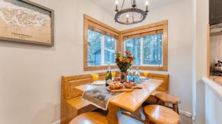 Westlake Cabin by AvantStay Hot Tub Near Skiing Walk to Restaurants Lake - 3