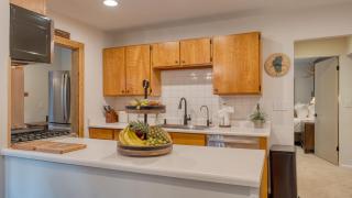 Westlake Cabin by AvantStay Hot Tub Near Skiing Walk to Restaurants Lake - 2