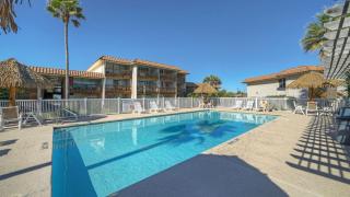 Pour Me a Vacation Mins to Beach Community PoolTennis Court Private Balcony - 9