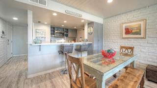 Pour Me a Vacation Mins to Beach Community PoolTennis Court Private Balcony - 6