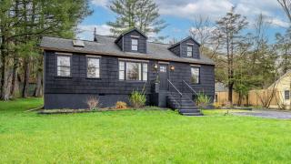 Charcoal Chalet by AvantStay A Design w Firepit - 9