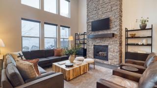 Abigail Drive Year-Round Retreat w Hot Tub Near Trails Historic Main St - 8