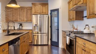 Abigail Drive Year-Round Retreat w Hot Tub Near Trails Historic Main St - 1