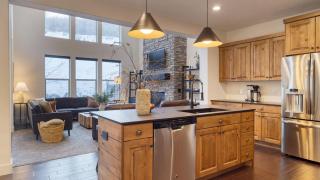 Abigail Drive Year-Round Retreat w Hot Tub Near Trails Historic Main St - 2