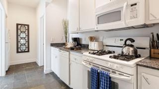 Bright Cayucos Bungalow Steps to Beach Pier 3BR w Shared Firepit Lounge - 2