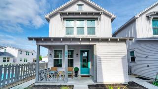 Pool 1 Block to Alister Old Town Eateries Bluegrass Breeze by AvantStay - 9