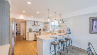 Private Rooftop Steps to the Beach Chic Design Seaside Style by AvantStay - 6