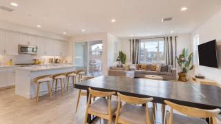 Lakefront w Private Pool Great for Festival Season Lago Luxe by AvantStay - 7