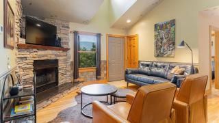 Among the Clouds by AvantStay Views Hot Tub - 5