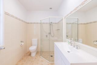 Wanda Beach Waterfront , 161 Soldiers Point Rd - waterfront, air con, linen, Wi-Fi - 2