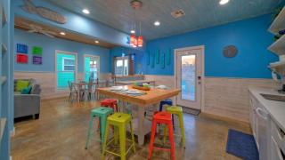 Private Yard Shared Pool Near the Beach Bluetique Hotel by AvantStay - 1