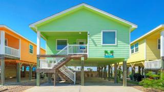 Near the Beach Private Pool w Free Heat Firepit Laid Back Lime by AvantStay - 8