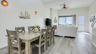 Beachfront 2BR w Deck Views Direct Sand Access Strand Way A - 2