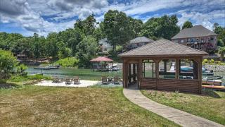 Island Point by AvantStay Sleeps 18 Dock - 2