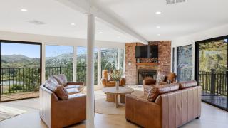 Designer Malibu Retreat w Private Pool Dual Firepits and A Panoramic Views - Agoura Hills - 3