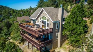 Hot Tub Fire Pit Game Room Amazing Deck Views Sky Canyon Lodge by AvantStay - 7