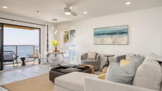 Oceanfront in La Jolla Steps to Beach Shops Dining Dawn Patrol by AvantStay - 9