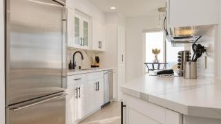 Oceanfront in La Jolla Steps to Beach Shops Dining Dawn Patrol by AvantStay - 6