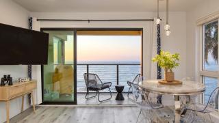 Oceanfront in La Jolla Steps to Beach Shops Dining Dawn Patrol by AvantStay - 2