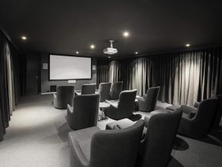 Mantra Circle On Cavill - 7