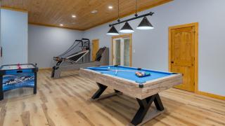 Cabin w Hot Tub Game Room Scenic Smoky Mountain Views Perfect by AvantStay - 9