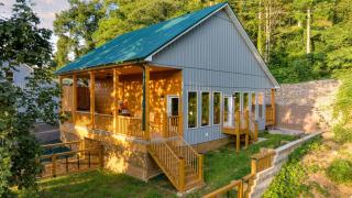 Cabin w Hot Tub Game Room Scenic Smoky Mountain Views Perfect by AvantStay - 0