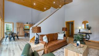 Cabin w Hot Tub Game Room Scenic Smoky Mountain Views Perfect by AvantStay - 4