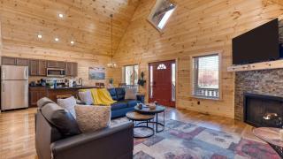 Hot Tub Foosball Access to Pool Tennis Gym Chilln in the Smokies - 3