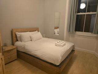 Comfy Semi-Central Stay near Entertainment Park - 0