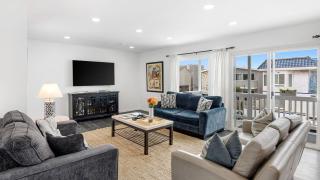 Topside Newport Rooftop Balcony Ocean Views Walk to Pier Marina Village - 6