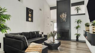 Modern Home w Shared Pool Yard Prime Location Fairlawn Lane B by AvantStay - 5