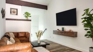 Stylish Retreat Shared Pool Yard Near Downtown Fairlawn Lane A by AvantStay - 4