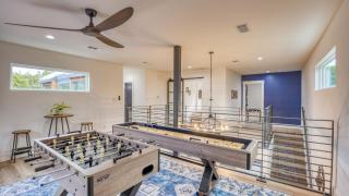 Pool Hot Tub Game Room Fire Pit Luxe Private 4BDR Maverick by AvantStay - 7