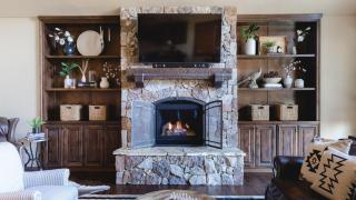 Klamath by AvantStay Premier Lakeside Cabin w Spa Fire Pit Lake Views - Bend - 6