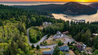 Lodge at Deception Pass by AvantStay Trails Hot Tub Walk to Cornet Bay - 6