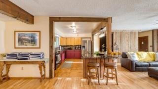 Lodge at Deception Pass by AvantStay Trails Hot Tub Walk to Cornet Bay - 1