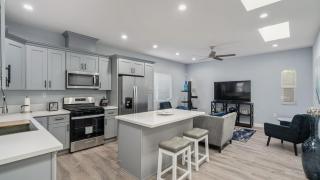 New Beauty by AvantStay Modern Central Location - 3