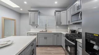 New Beauty by AvantStay Modern Central Location - 4