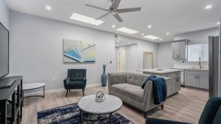 New Beauty by AvantStay Modern Central Location - 5