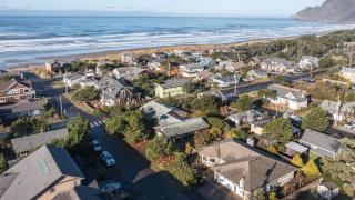 Truly a Treasure by AvantStay Walk to Beach Patio - 6