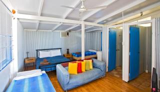 Sunset Villa – Pet-Friendly Waterfront Studio for 4 with Bay & Ocean Views in 1770 - 8