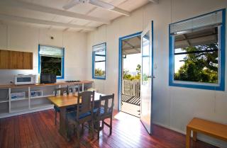 Sunset Villa - Pet-Friendly Retreat with Fantastic View in Historic 1770 - 5