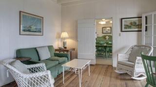 1111 Middle Street by AvantStay Charming Historic Cottage Featured in Dear John Movie Beach Access - 9