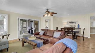 401 Yacht by AvantStay Marina View Pool Porch - 3