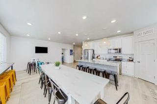 Bear Lake Haus - Luxury Bear Lake Retreat - 2