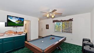 Mountain Palette by AvantStay Hot Tub Game Room Deck Sweeping Views - 5