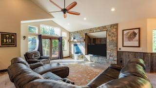 Meyers Meadow by AvantStay Hot Tub Large Deck - 8