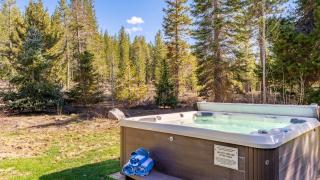 Meyers Meadow by AvantStay Hot Tub Large Deck - 9