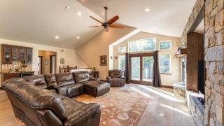 Meyers Meadow by AvantStay Hot Tub Large Deck - 2