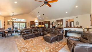 Meyers Meadow by AvantStay Hot Tub Large Deck - 1